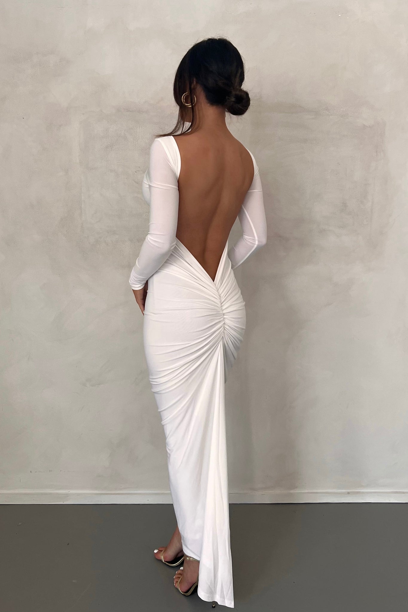 MÉLANI The Label CAMILA White Long Sleeve Backless Semi Formal Midi Dr