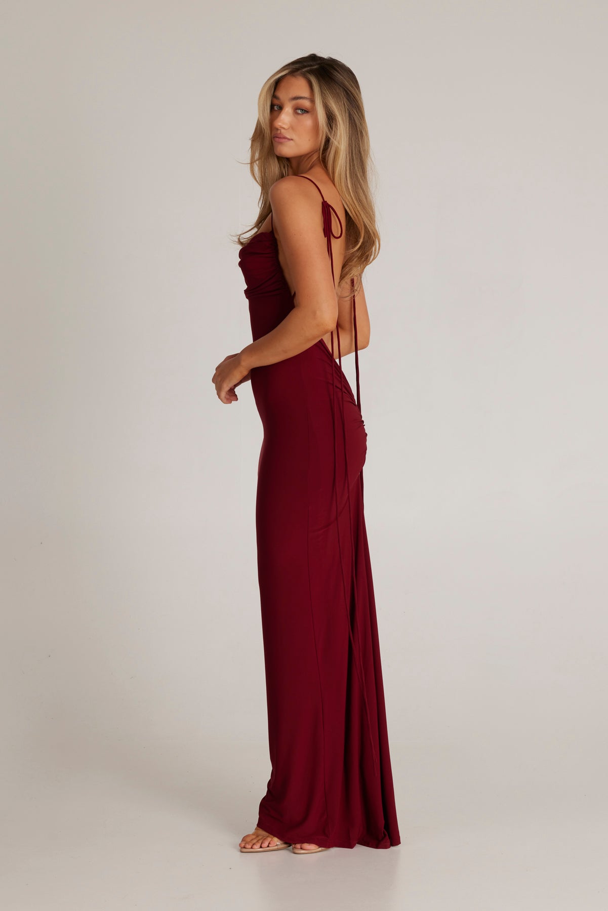 MÉLANI The Label JIANI Low Back Dress in Wine