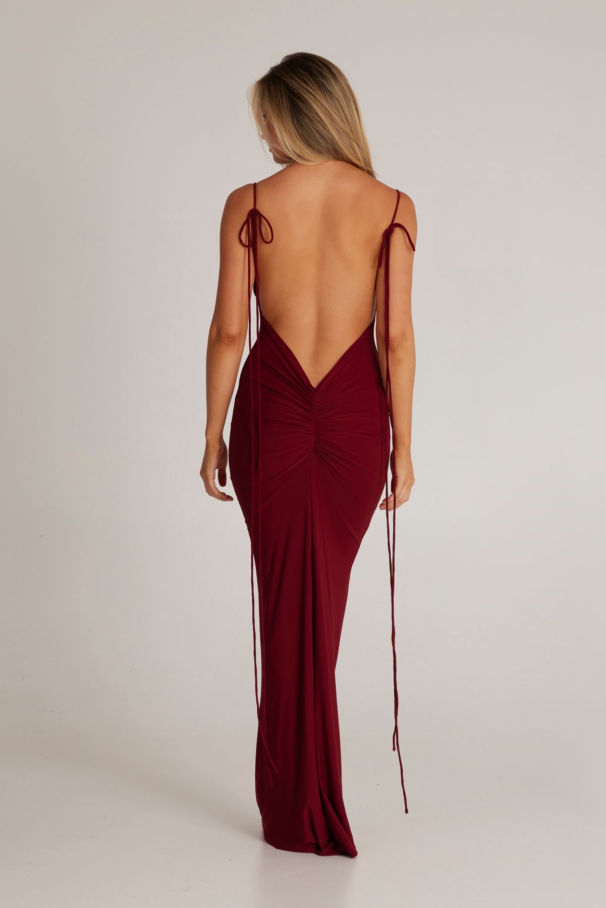 MÉLANI The Label JIANI Low Back Dress in Wine