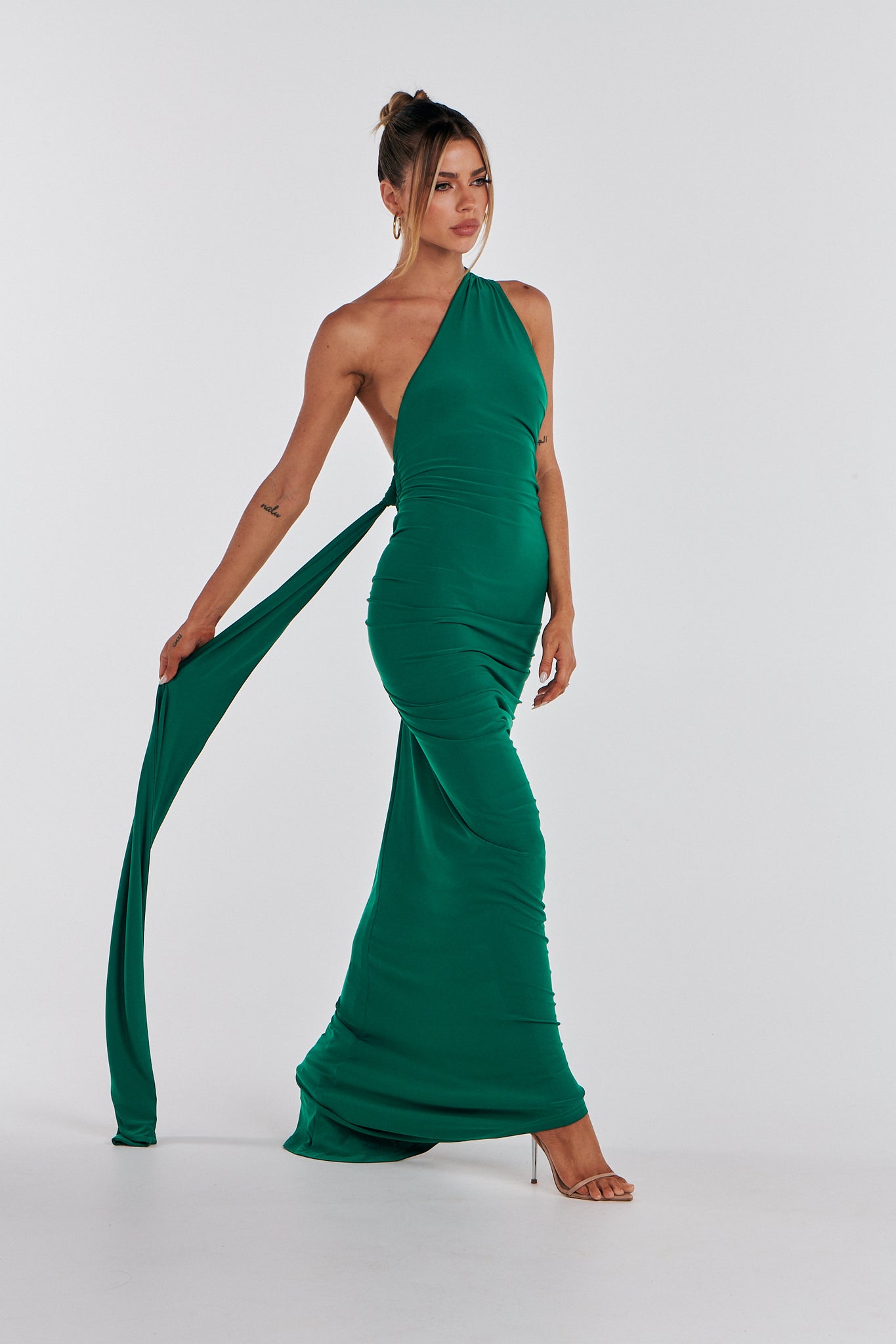 MÉLANI The Label CONSTANTINA Emerald Asymmetric Halterneck Midi Dress