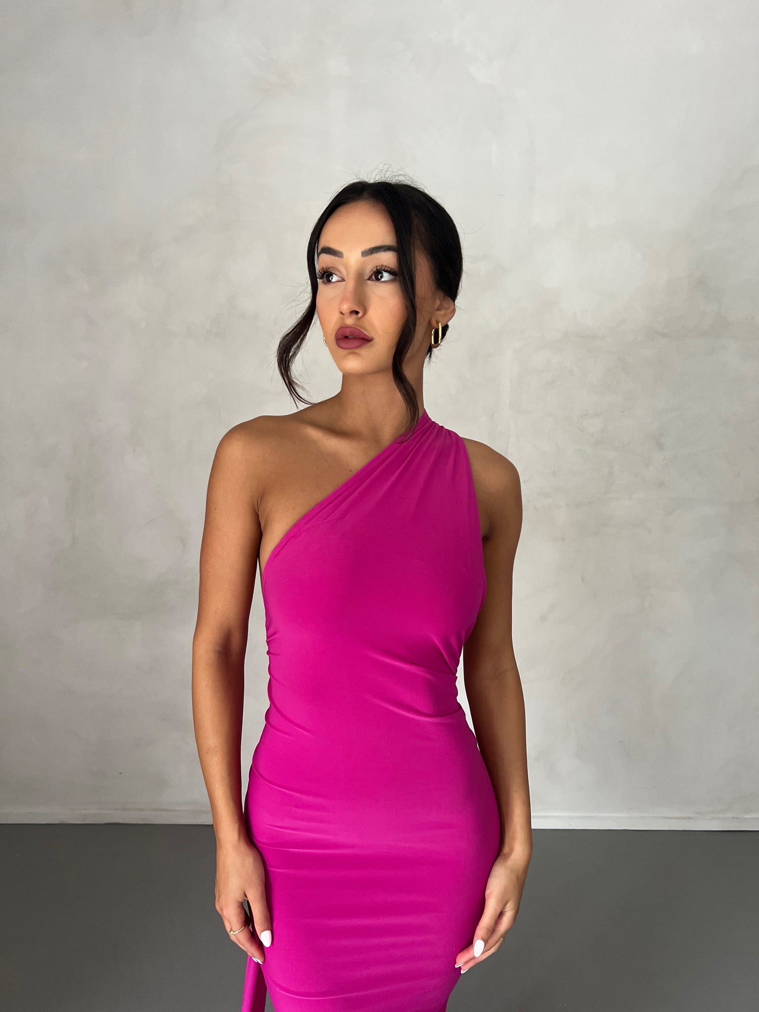 MÉLANI The Label CONSTANTINA Berry Asymmetric Halterneck Midi Dress