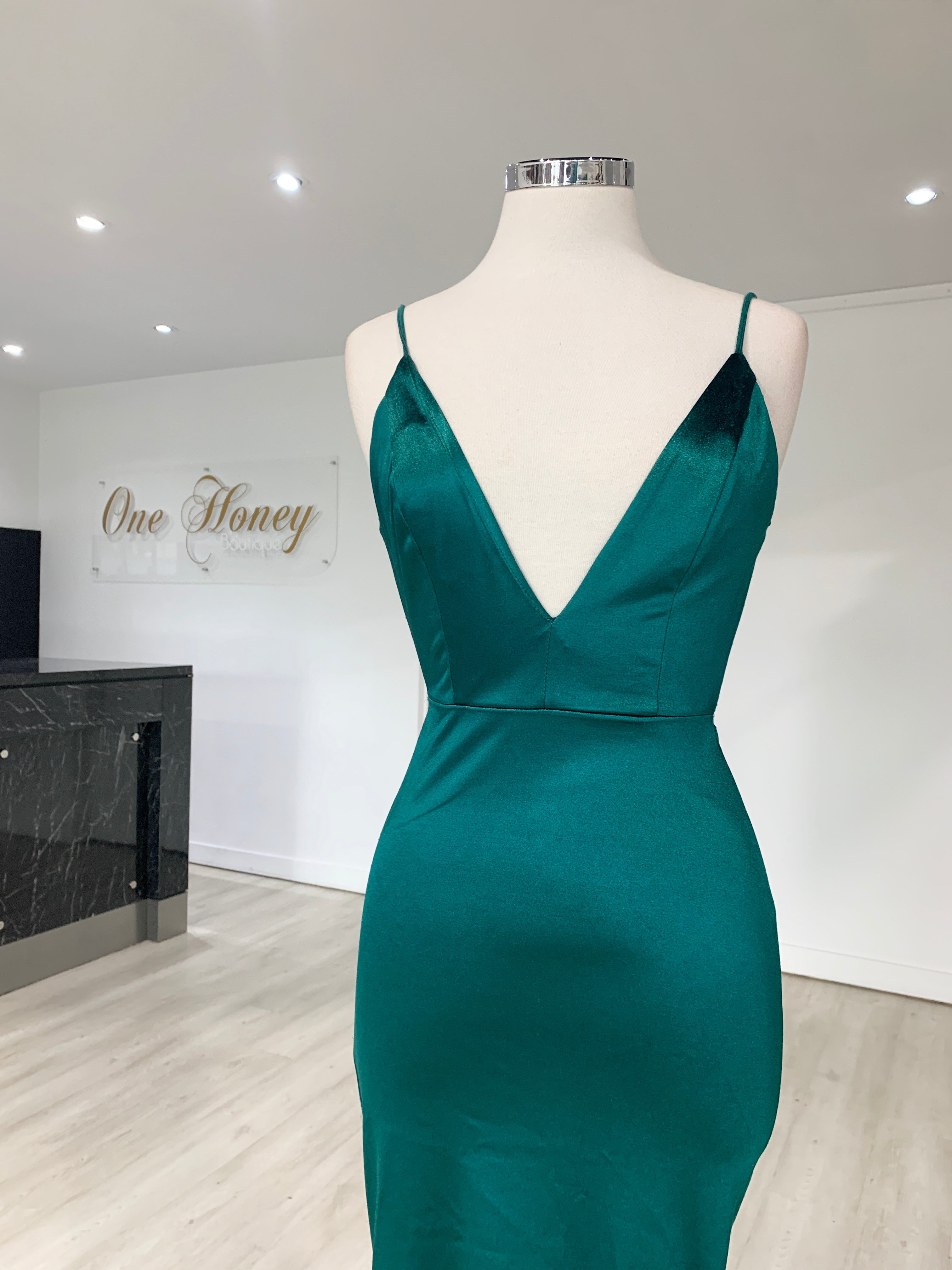 Honey Couture MILEE Low Back Mermaid Evening Gown by Australian Designer, perfect for prom. Features silky stretch fabric and adjustable straps.