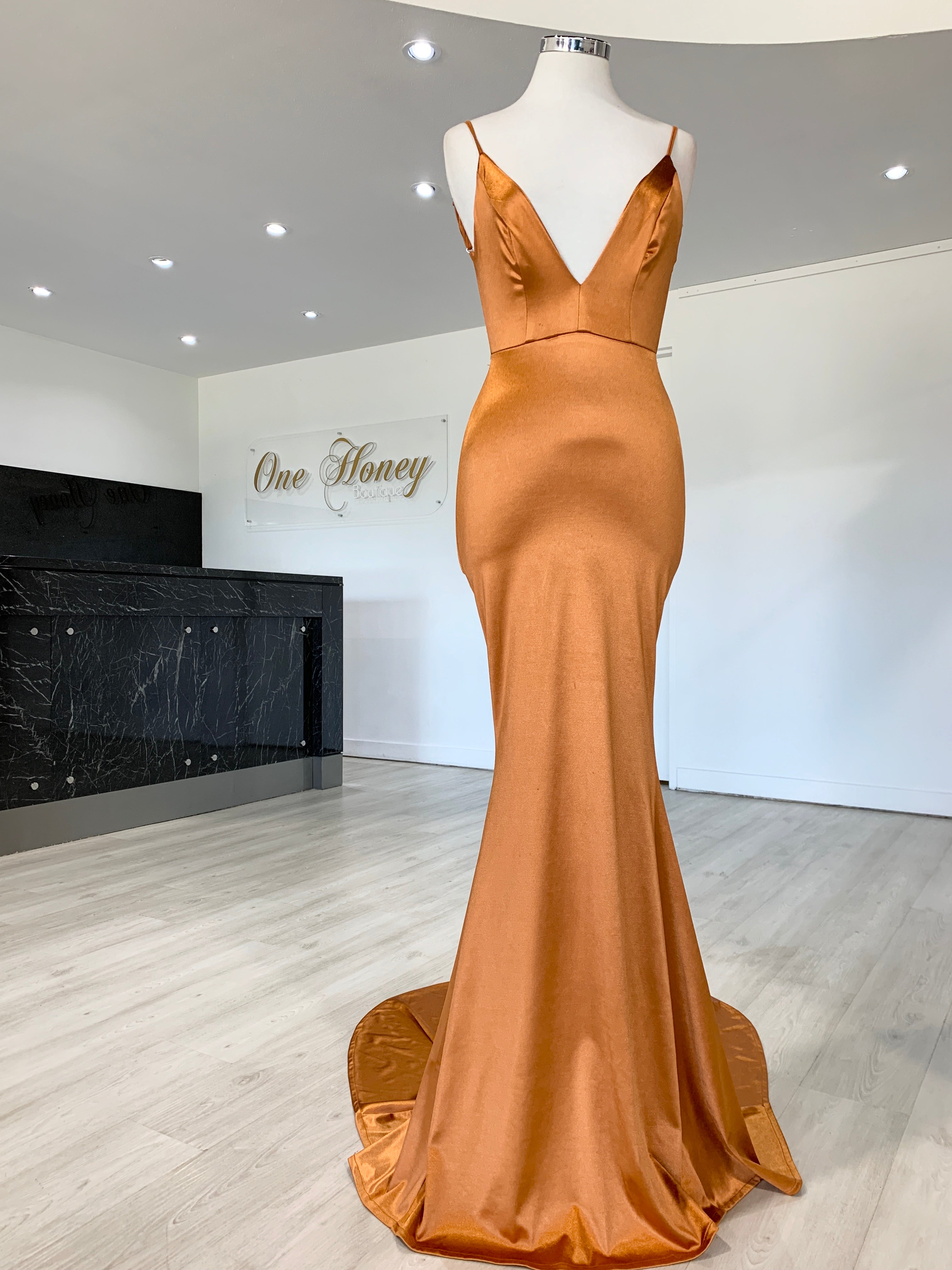 Honey Couture MILEE Low Back Mermaid Evening Gown in silky stretch fabric, Australian Designer Prom Dress, perfect for special occasions.