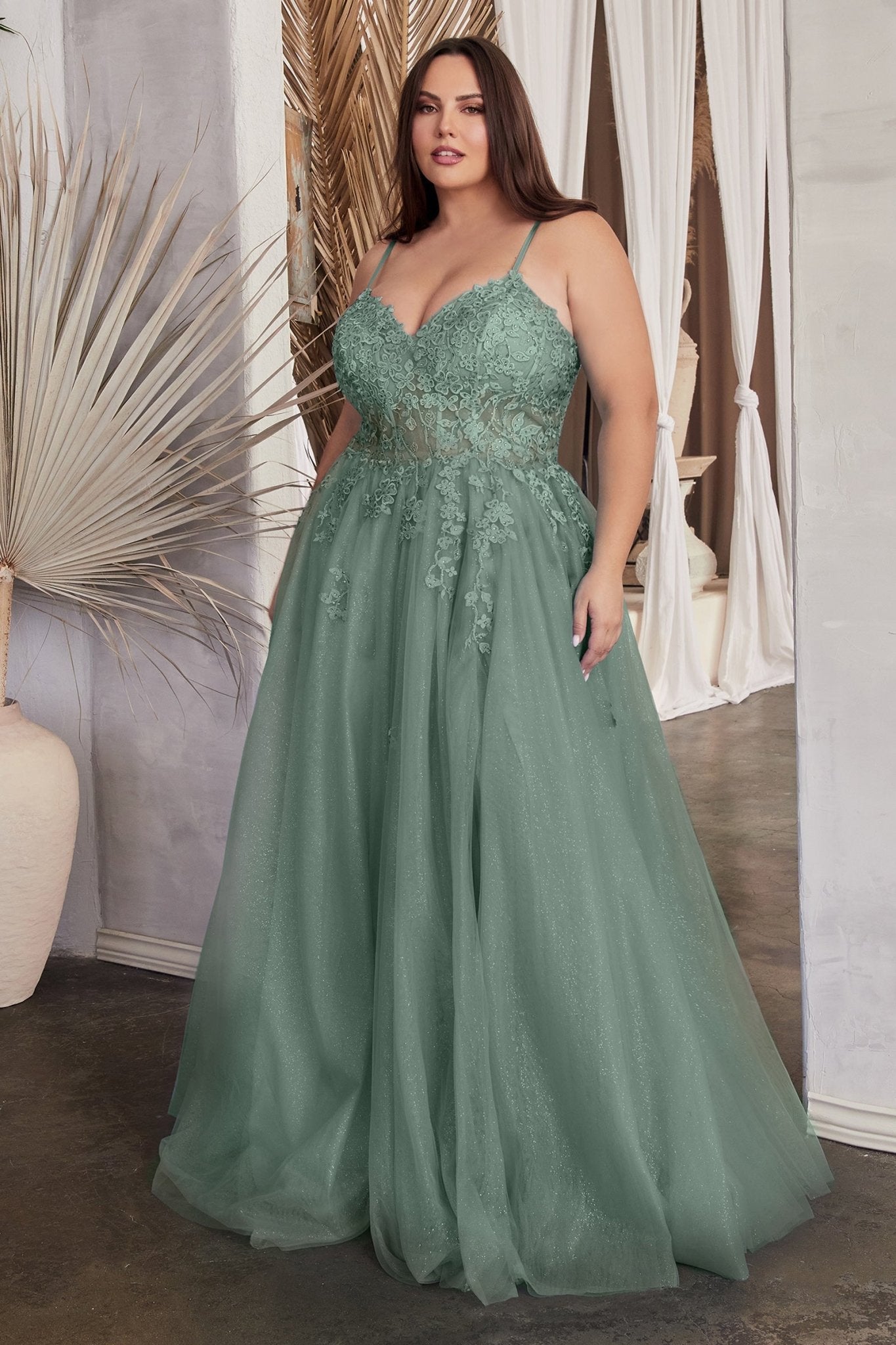 FEMME Curves BRYDIE Plus Size Lace Applique Tulle Prom & Formal Dress in Australia | One Honey Boutique