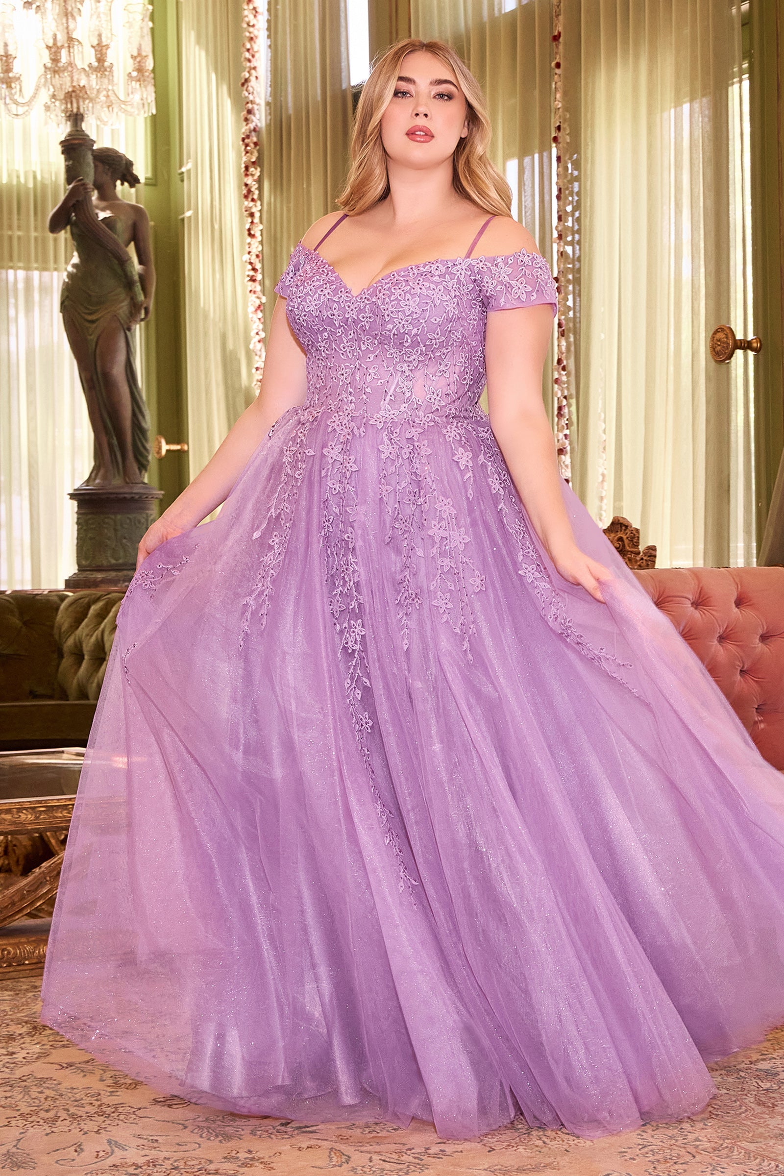 FEMME Curves LILA Plus Size Layered Tulle & Lace Bodice Prom & Formal Dress