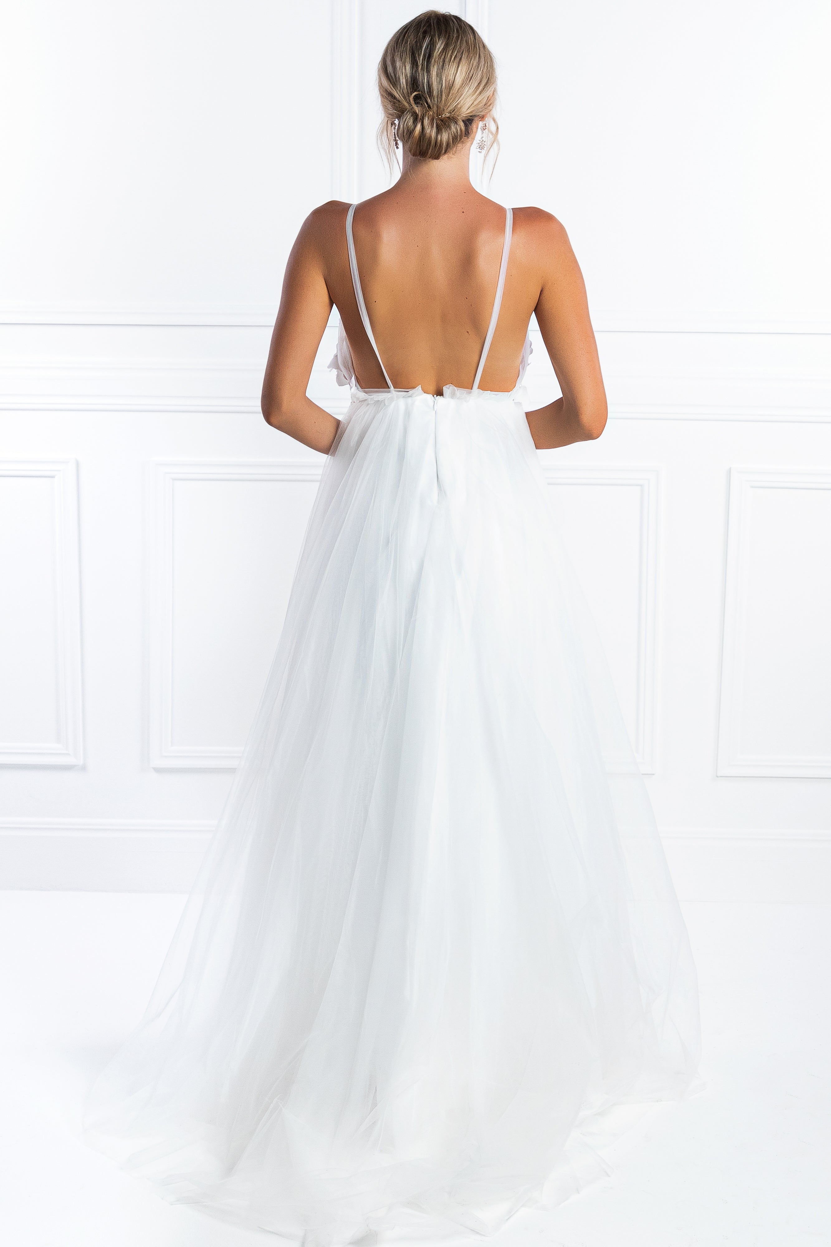 Back view of Honey Couture PEYTON 3D White Flowers Formal Gown by Australian Designer. Prom and evening gown with thin straps.