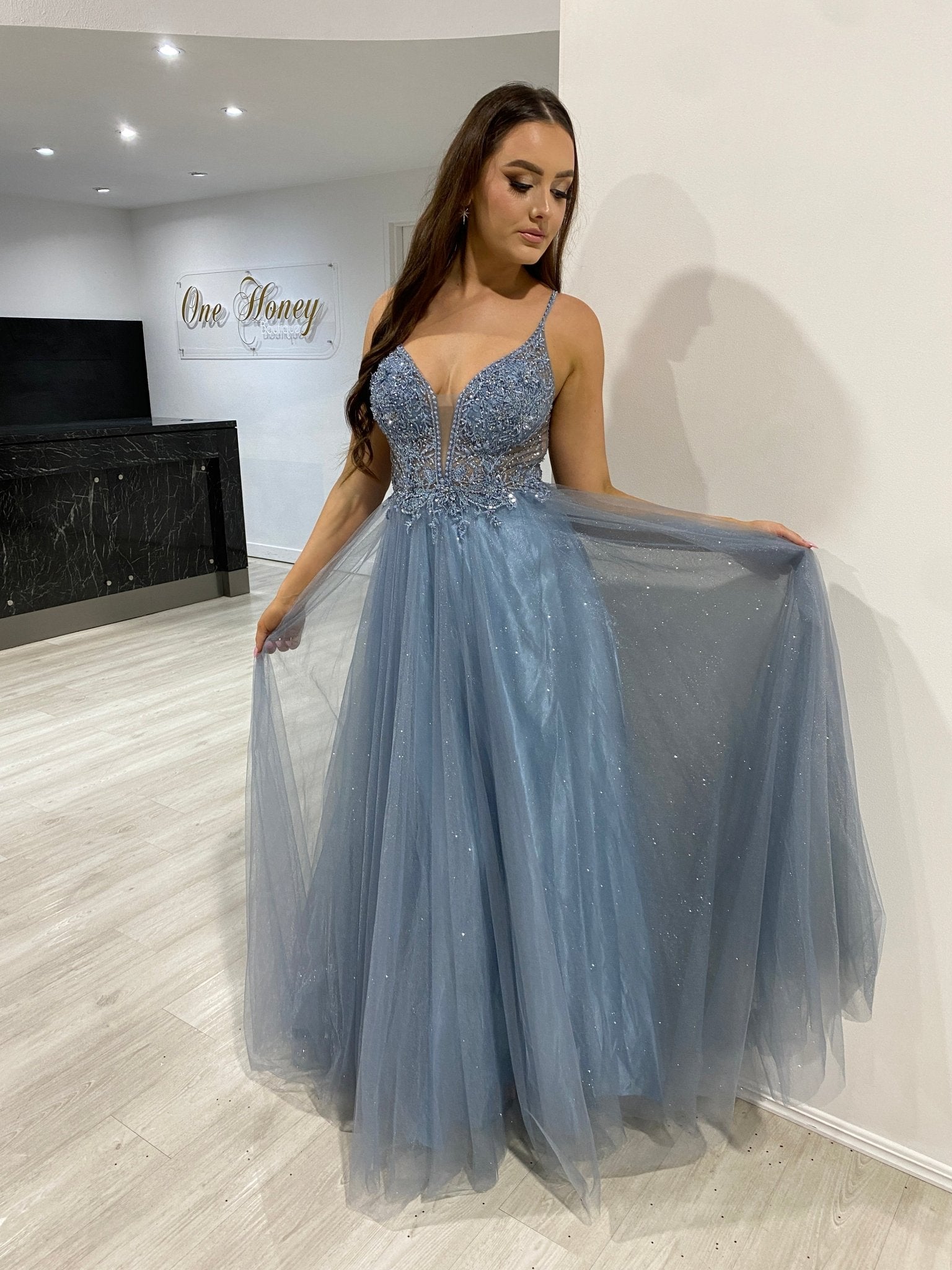AMORET Romantic Beaded Applique Tulle Prom & Formal Dress in Australia | One Honey Boutique