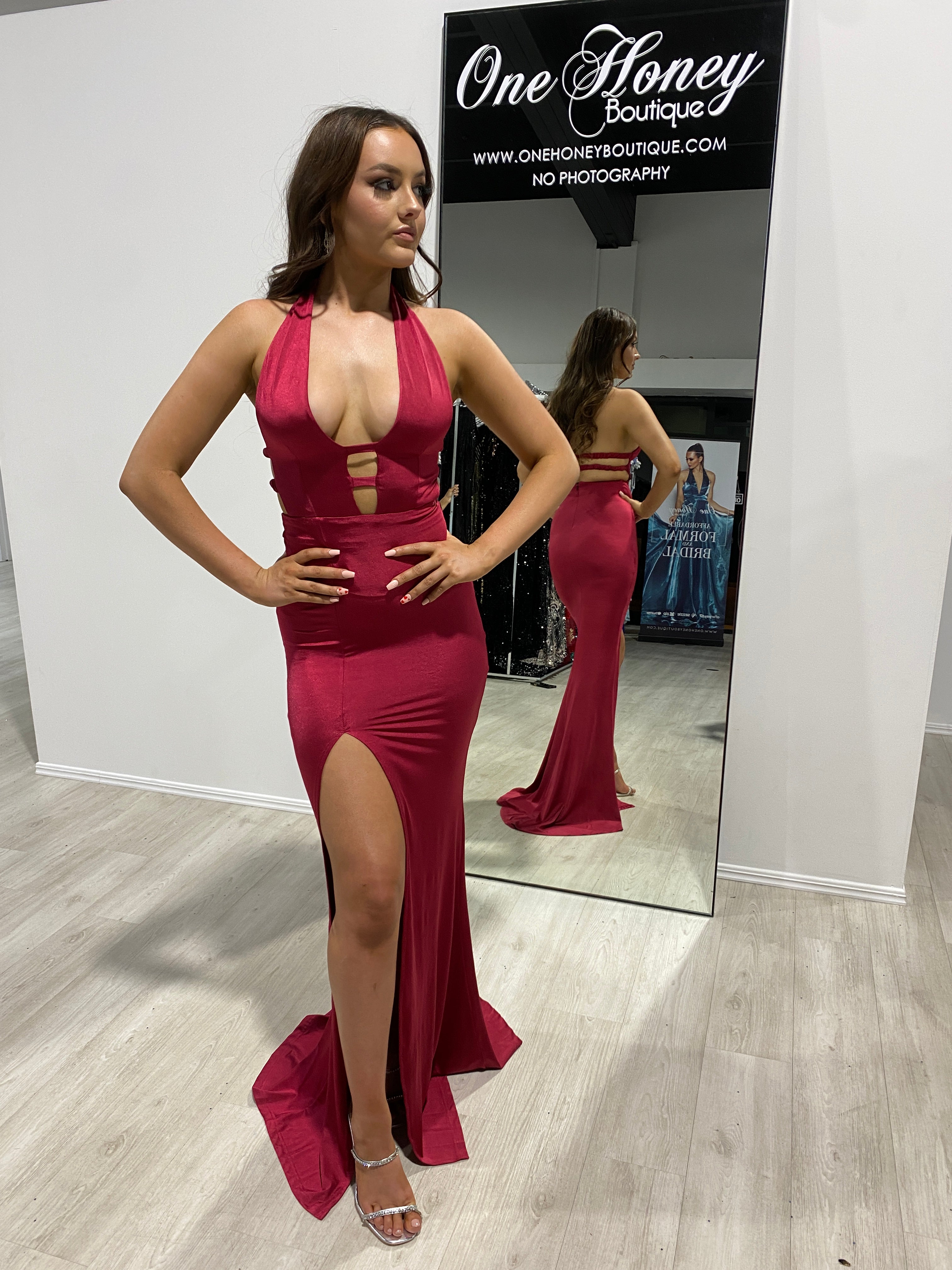 Honey Couture LEYA Burgundy Plunge Front Halter Formal Dress by Australian Designer. Perfect for prom or special occasions.