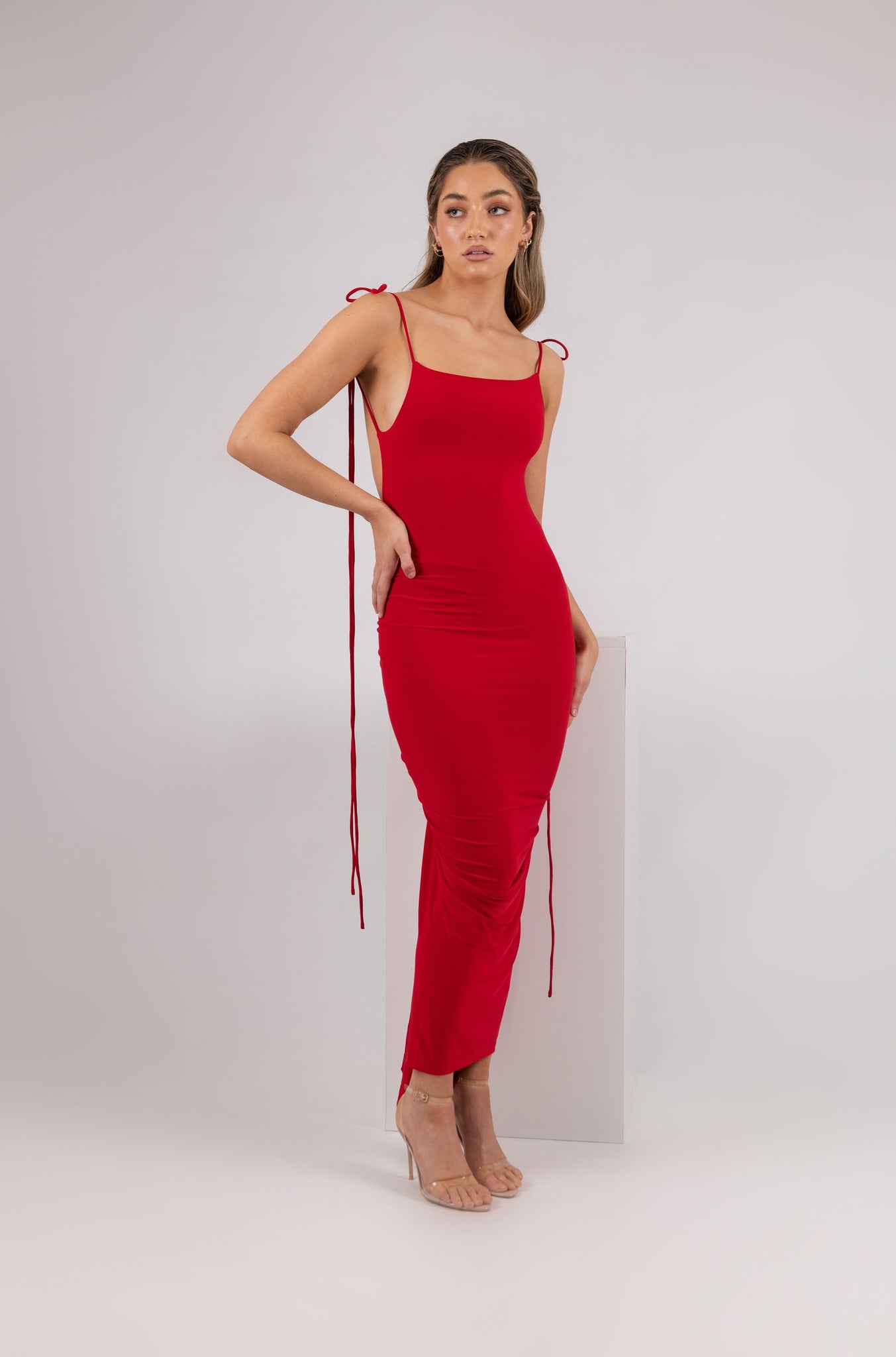 MÉLANI The Label AZARI Midi Dress in Red