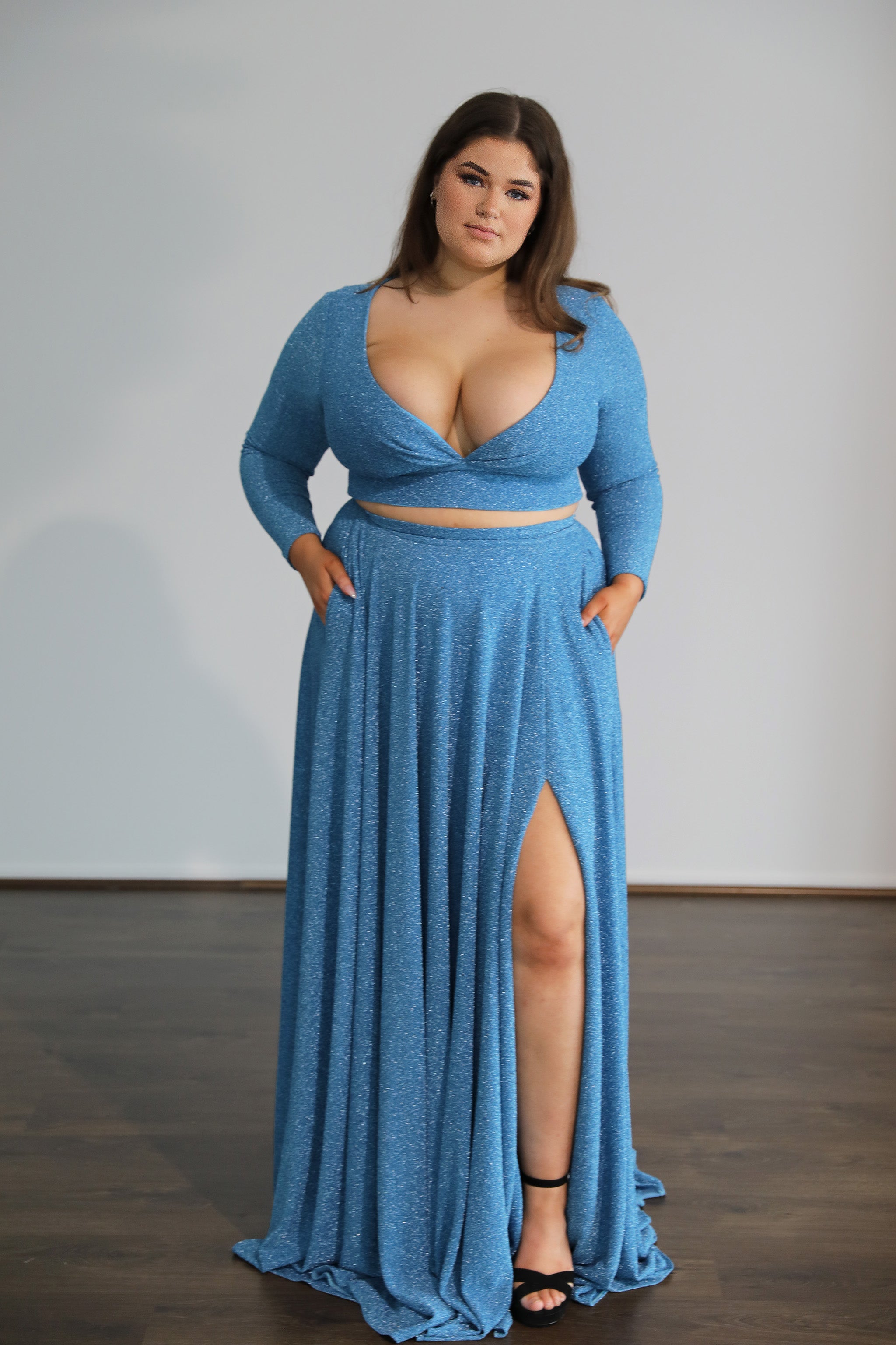 ALICE metallic two-piece set with V-neckline and full sleeves. Plus Size, Curve Size evening gown. Brisbane to Gold Coast, Australia.