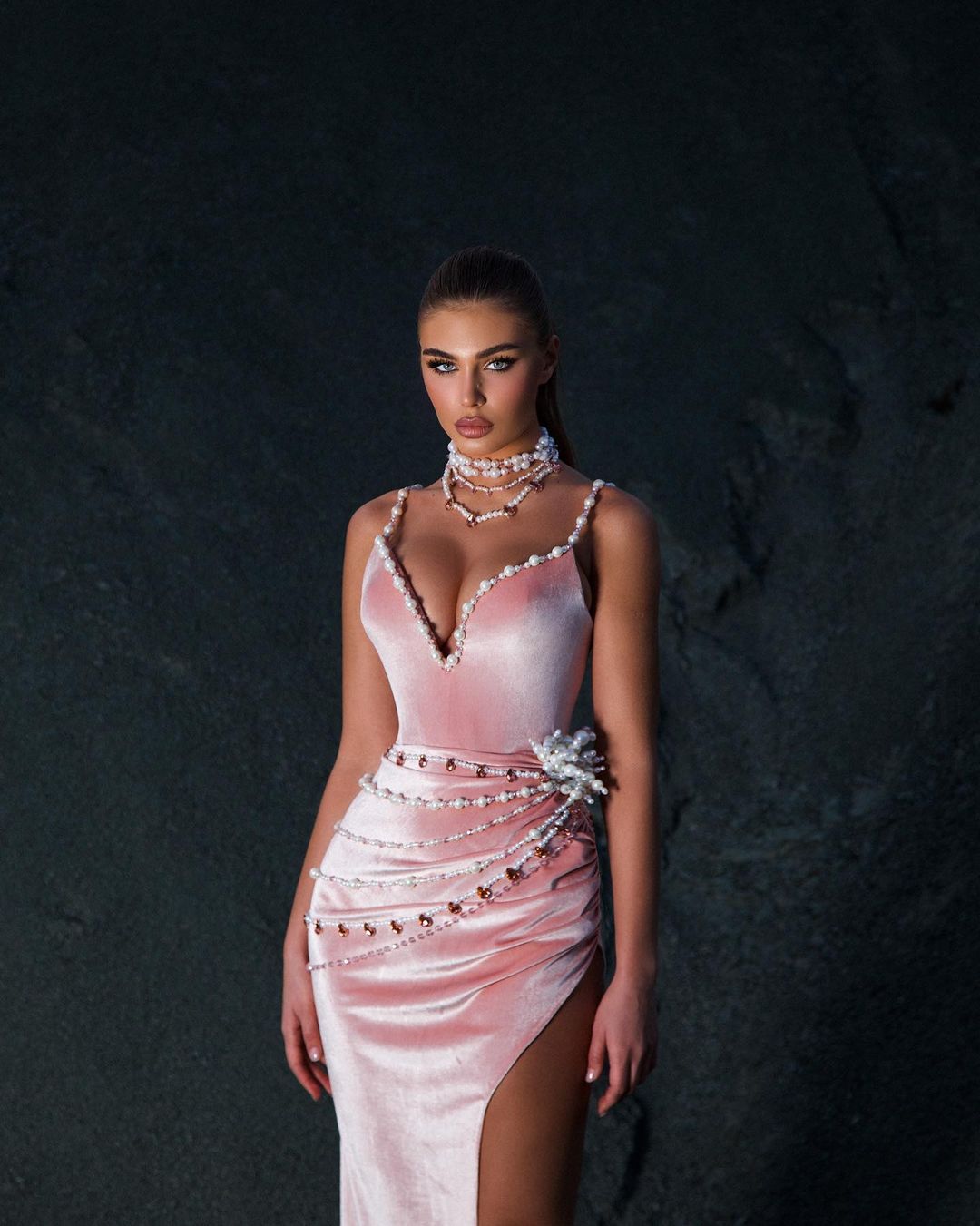 MINNA Fashion DIVA Pink Velvet With Pearl Detail Leg Split Mermaid Formal Dress