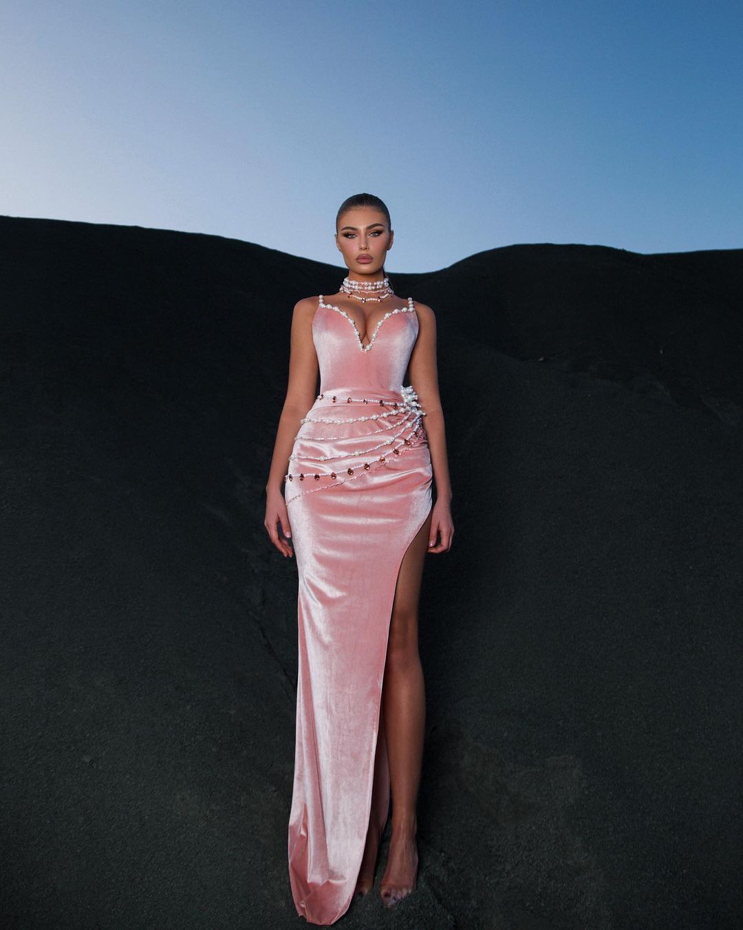 MINNA Fashion DIVA Pink Velvet With Pearl Detail Leg Split Mermaid Formal Dress