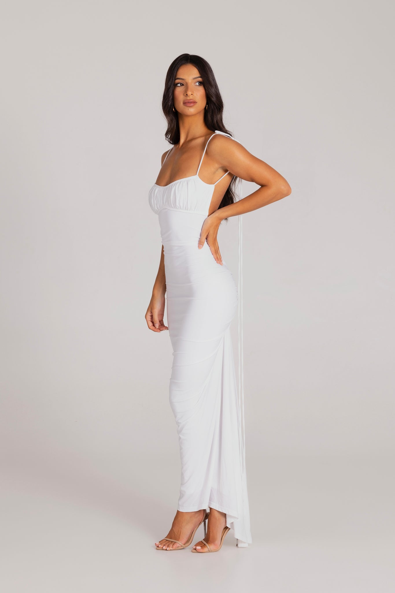 MÉLANI The Label ZAHARA White Form Fitted Midi Dress