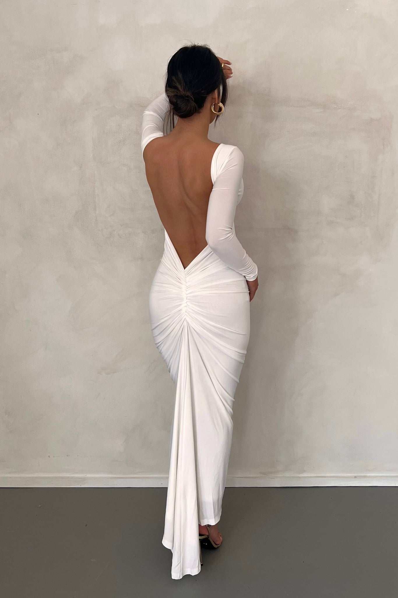 MÉLANI The Label CAMILA White Long Sleeve Backless Semi Formal Midi Dress