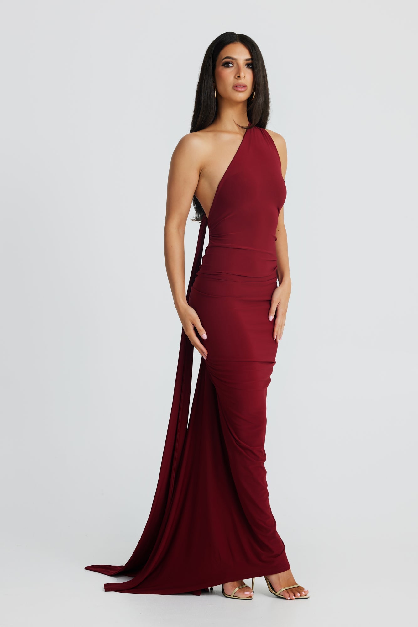 MÉLANI The Label CONSTANTINA Wine Asymmetric Halterneck Midi Dress