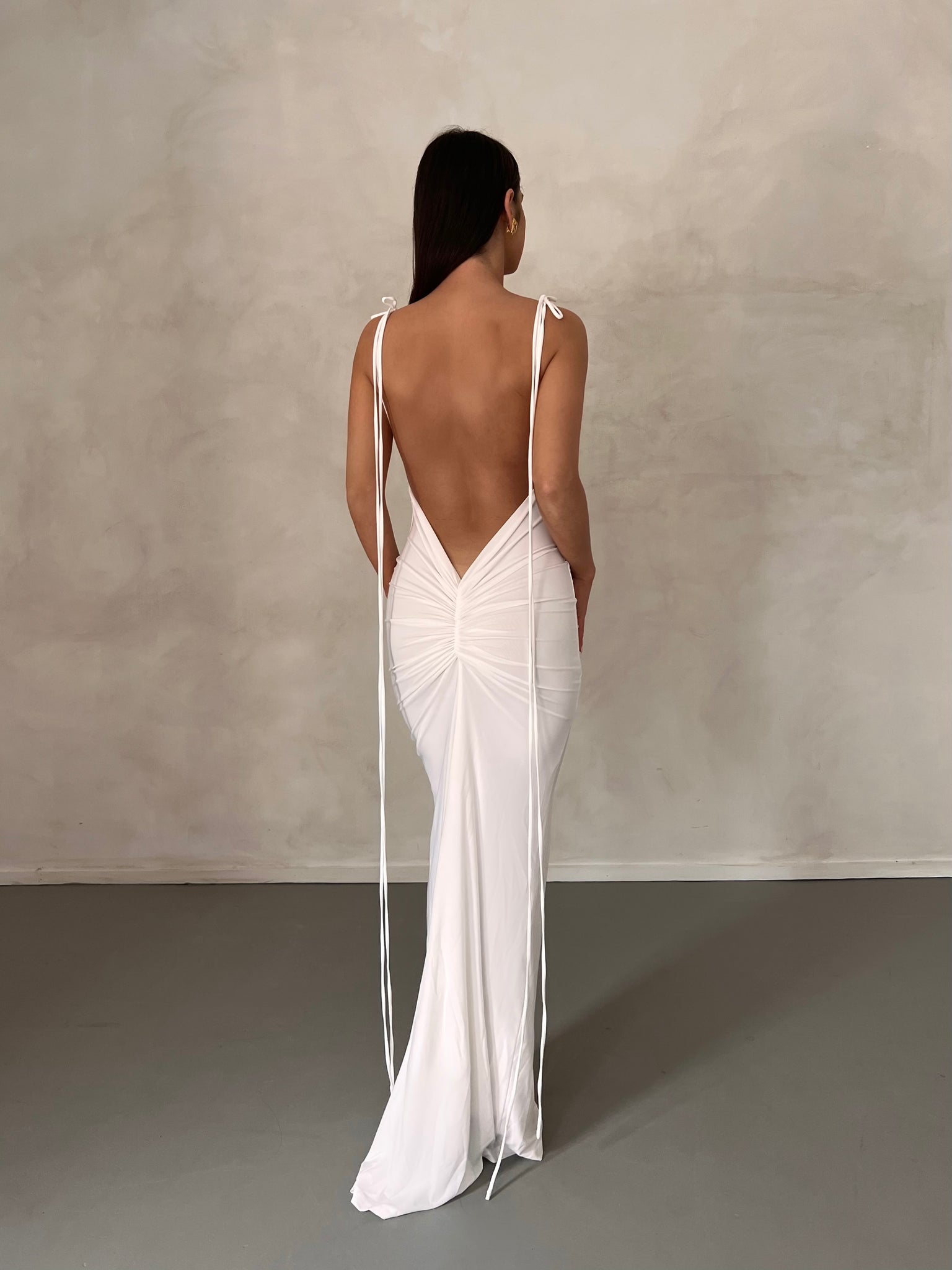 MÉLANI The Label JIANI Low Back Dress in White