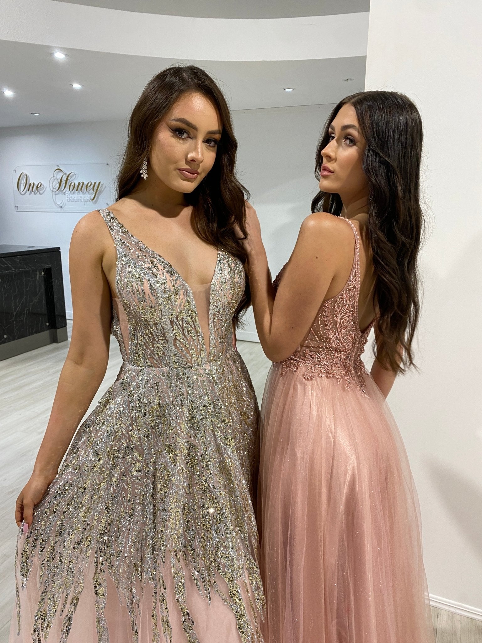 AMORET Romantic Beaded Applique Tulle Prom & Formal Dress in Australia | One Honey Boutique